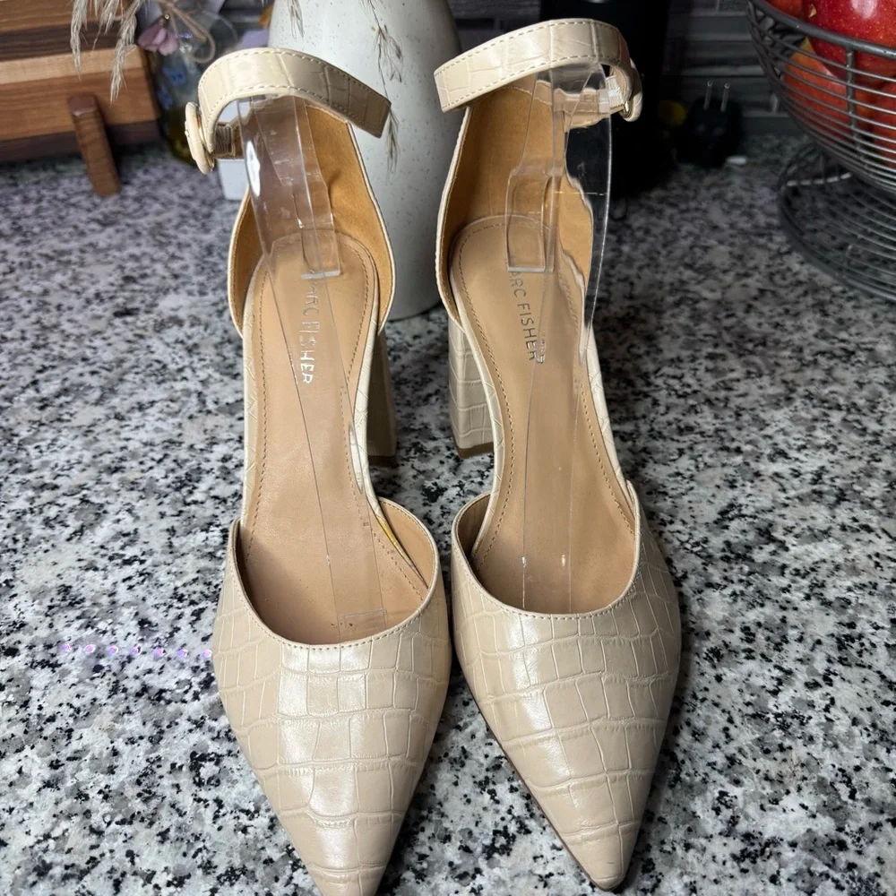 Marc Fisher EUC Gilson Faux Croc Leather Elegant Cream Block Heel Pumps Size 9 - Picture 3 of 10